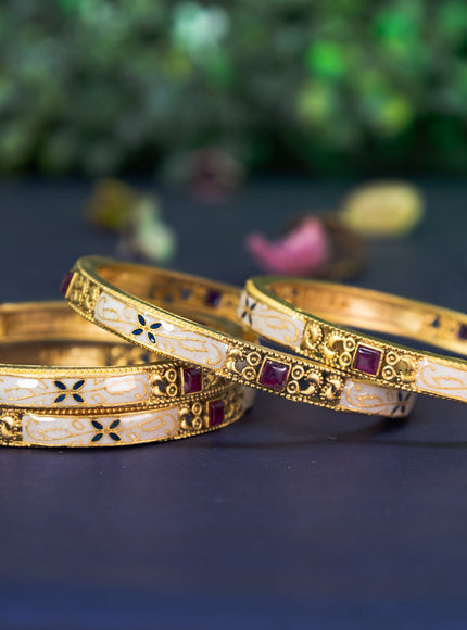 Antique bangle with pink kemp stones