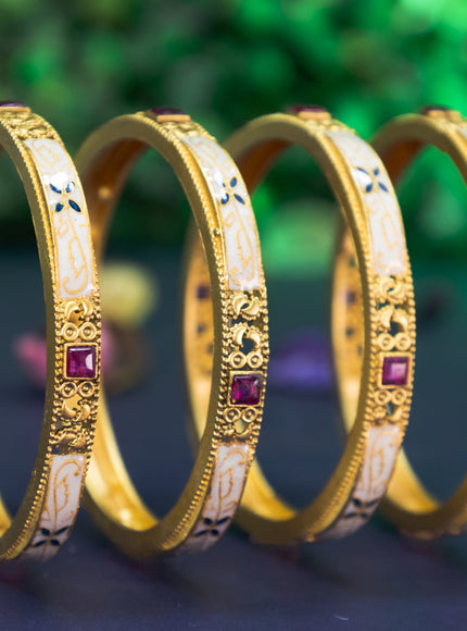 Antique bangle with pink kemp stones