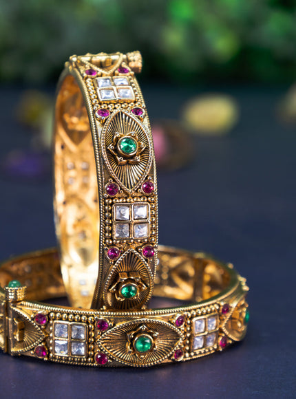 Antique screw type bangle with kemp and cz stones