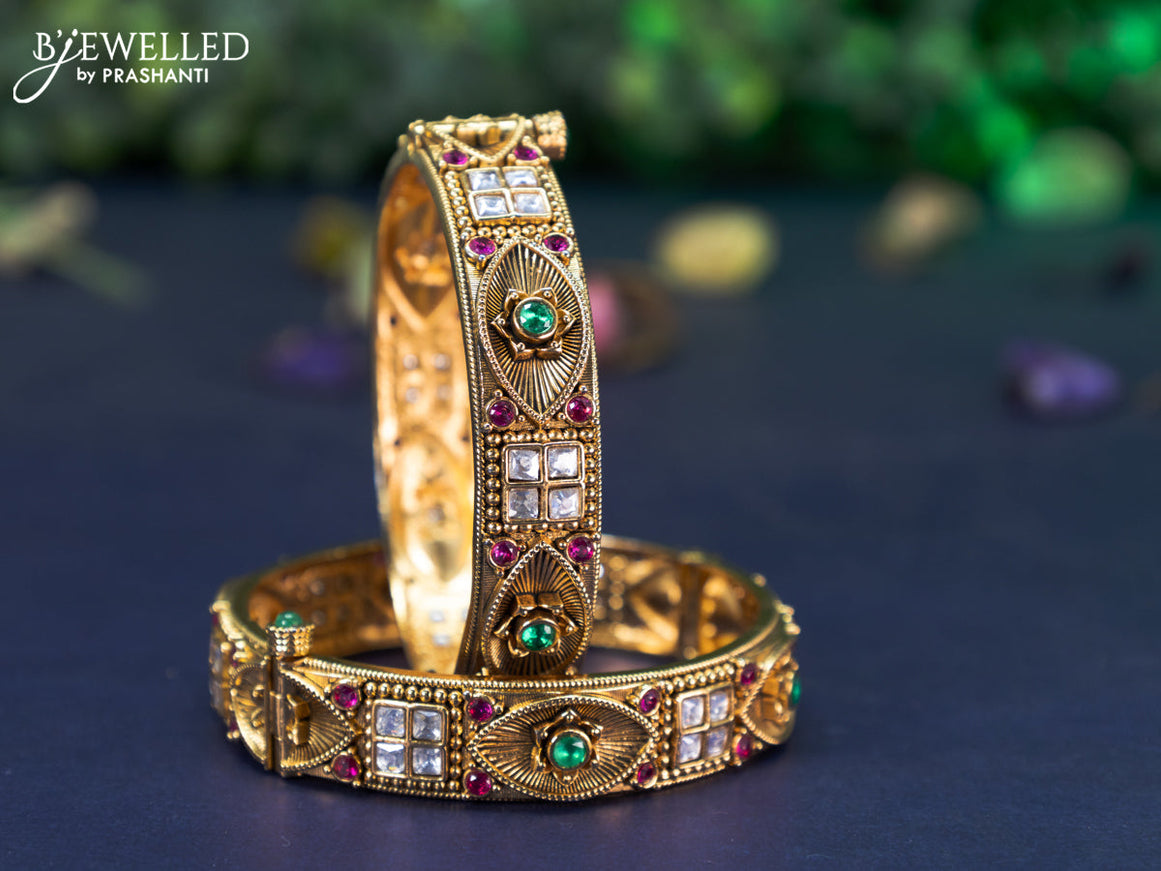 Antique screw type bangle with kemp and cz stones