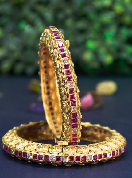 Antique screw type bangle with pink kemp and cz stones