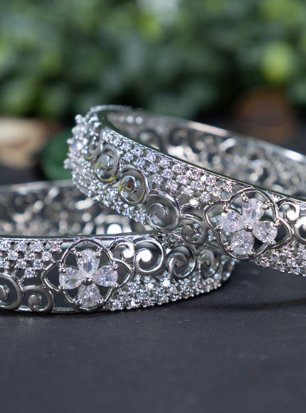 Zircon bangle with cz stones