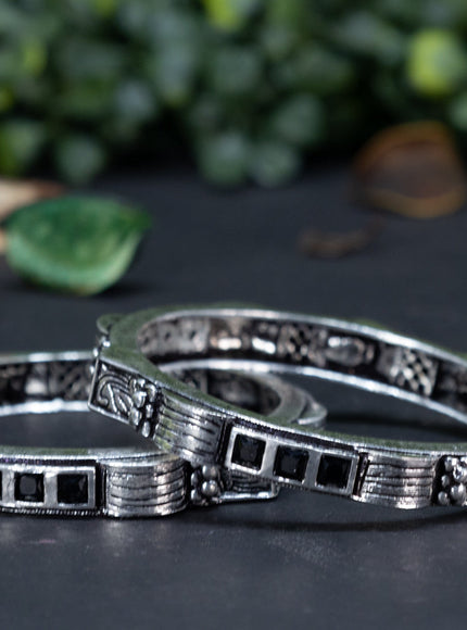 Oxidised bangle with black stones