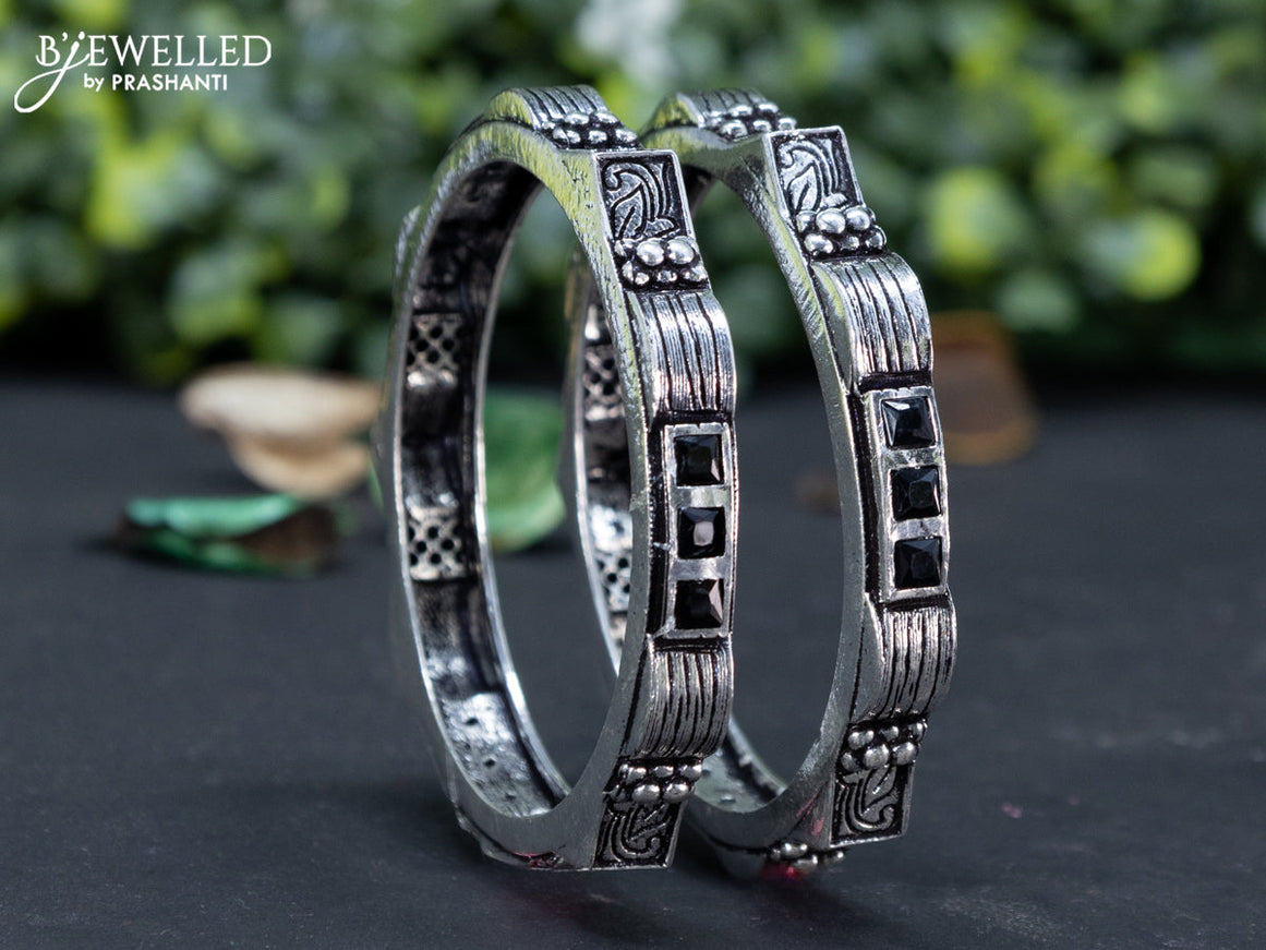 Oxidised bangle with black stones