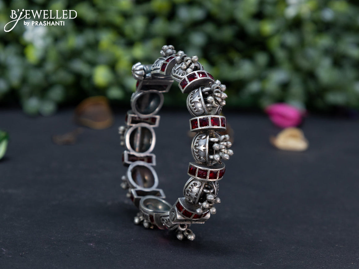 Oxidised screw type bangle with maroon stones