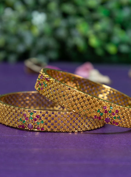 Antique floral design bangle with kemp stones