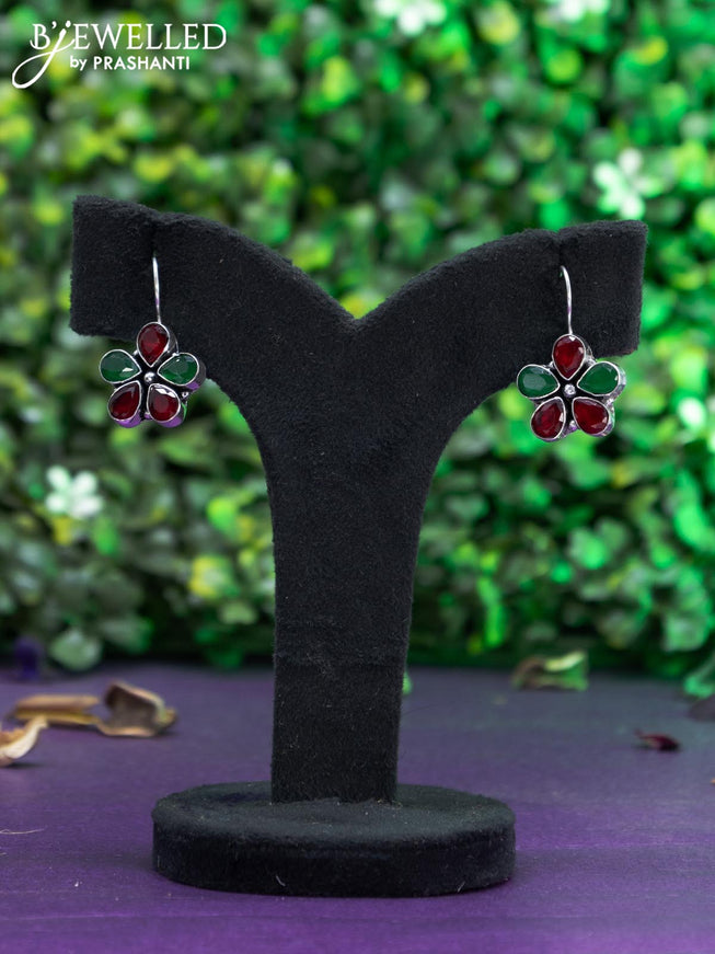 Oxidised hanging type earring with kemp stones