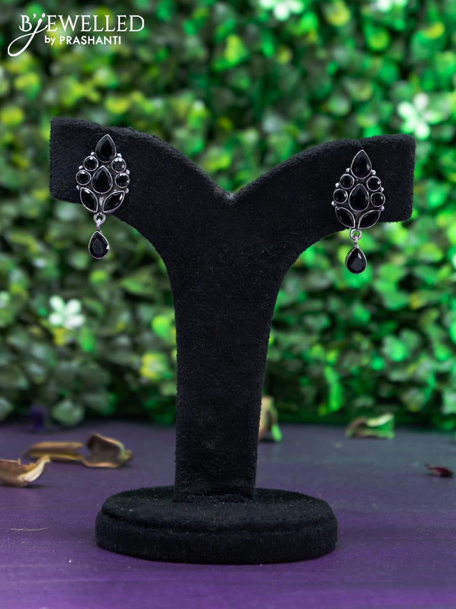 Oxidised earring with black stones and hanging