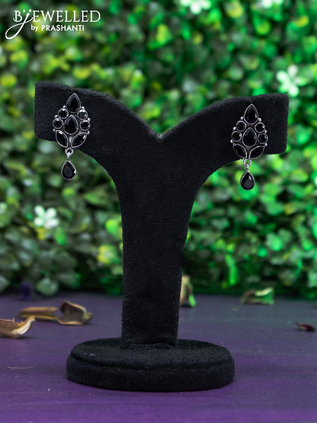 Oxidised earring with black stones and hanging