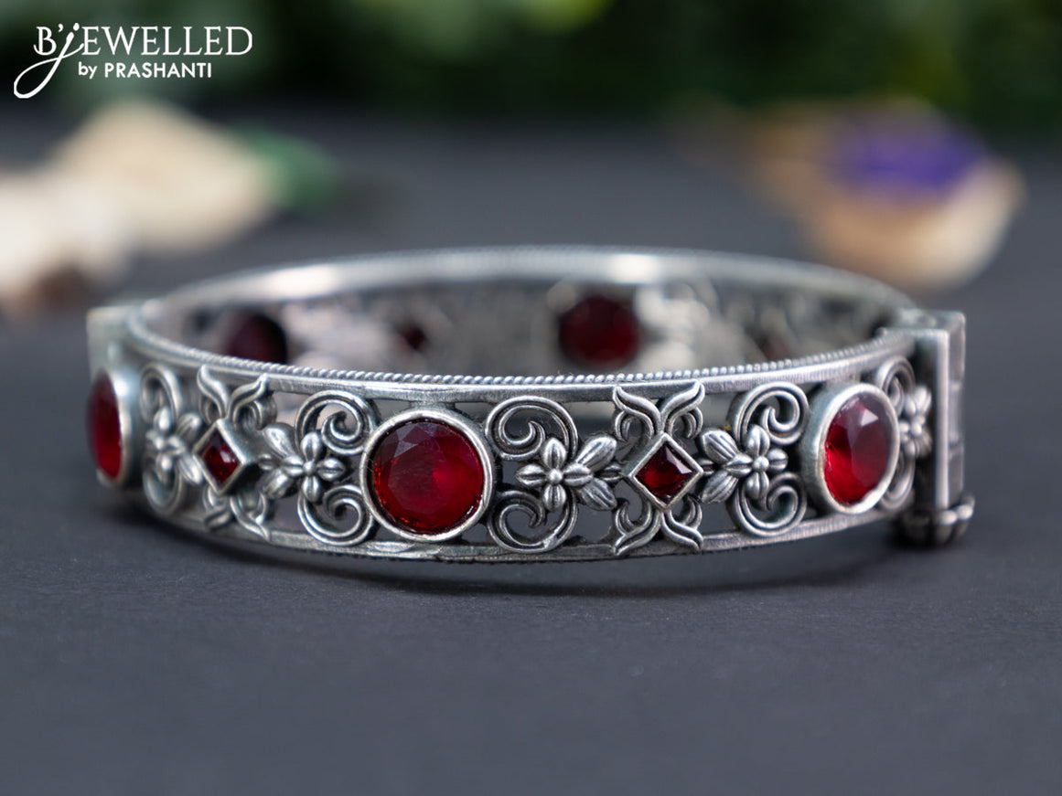 Oxidised screw type bangle with maroon stones