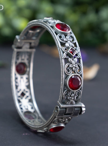 Oxidised screw type bangle with maroon stones