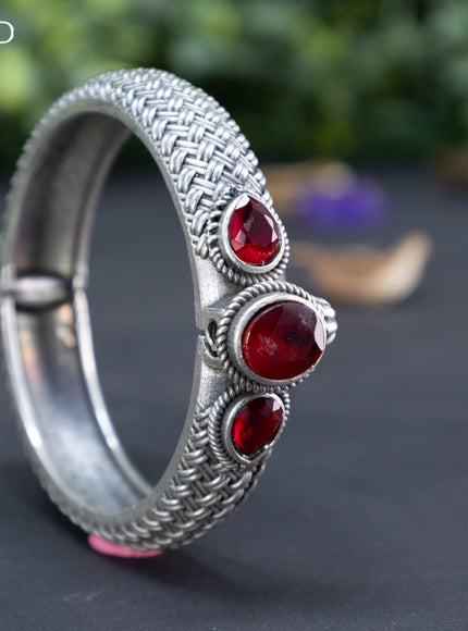 Oxidised screw type bangle with maroon stones