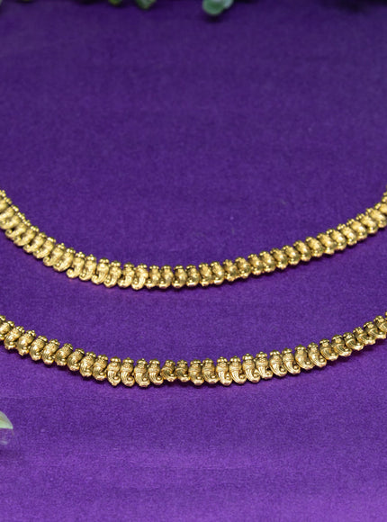 Antique anklet with manga pattern