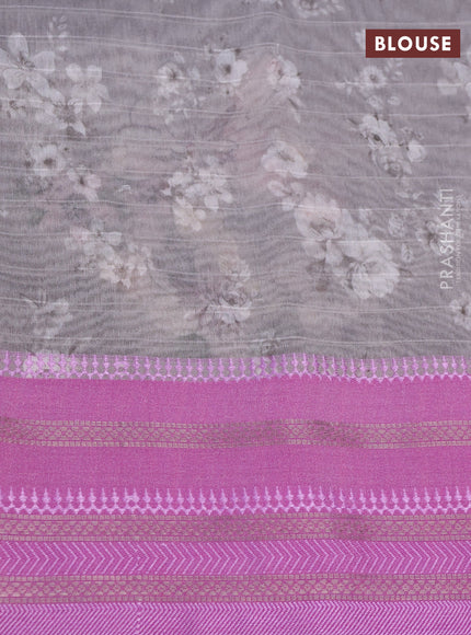 Maheshwari silk cotton saree grey and pink shade with allover floral prints and thread & zari woven border