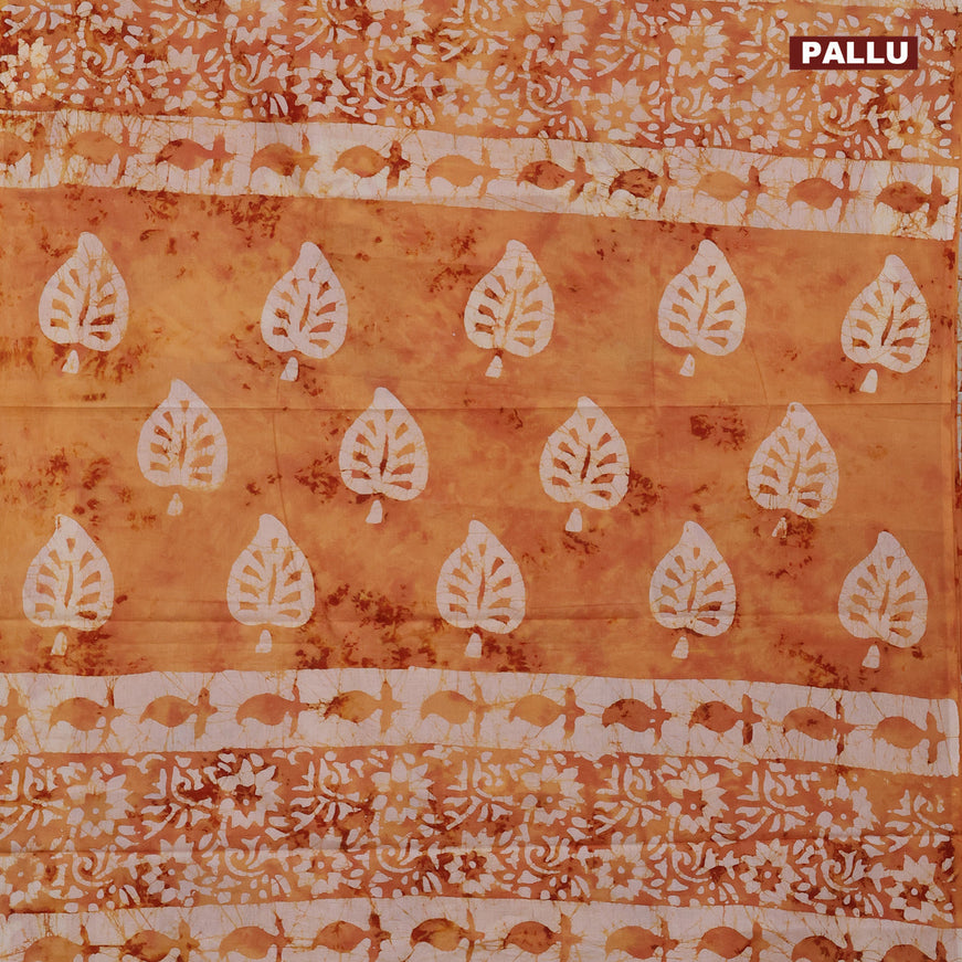 Jaipur cotton saree rust shade and off white with tie & dye batik prints in borderless style