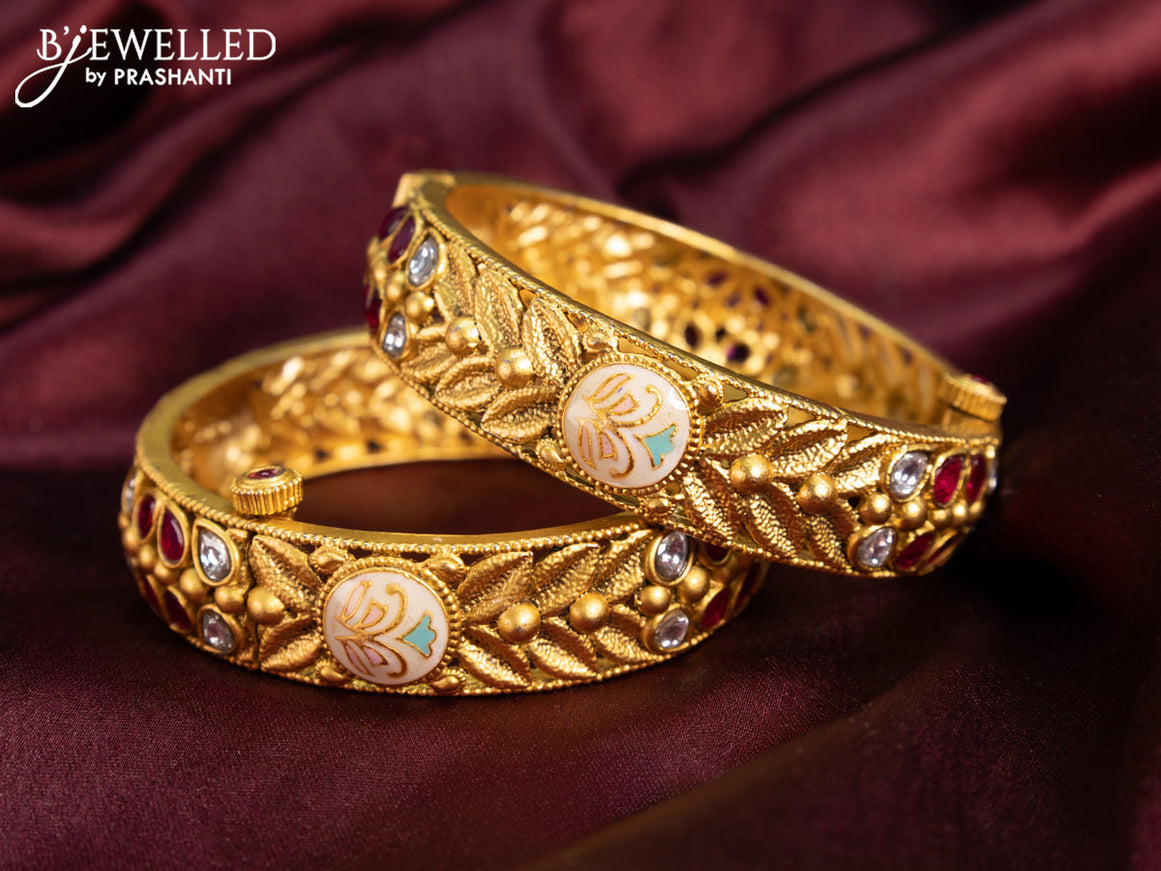 Antique screw type bangle with pink kemp and cz stones