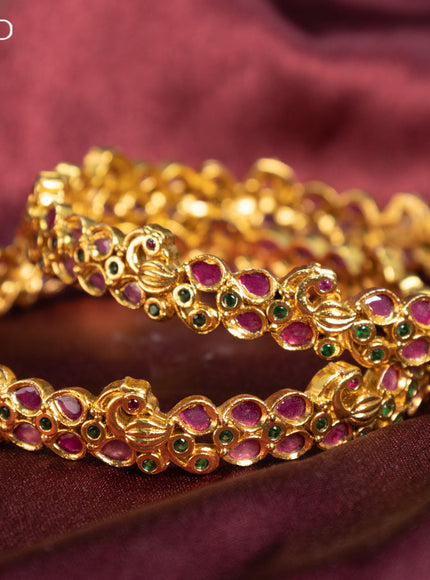 Antique bangle with kemp stones