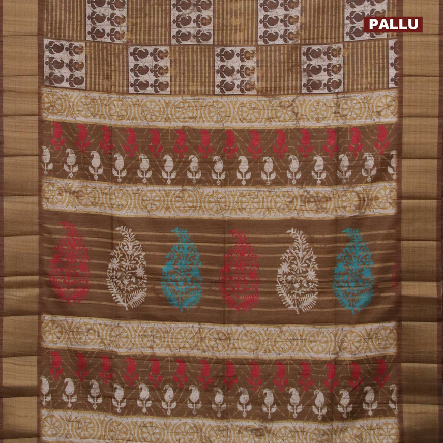 Semi matka saree beige and dark mehendi green with allover prints and zari woven border