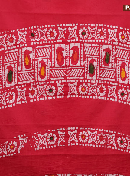 Jaipur cotton saree red and off white with allover batik prints in borderless style