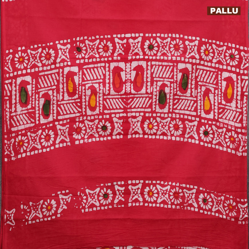 Jaipur cotton saree red and off white with allover batik prints in borderless style