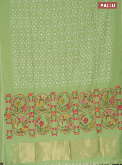 Munga cotton saree pista green with allover thread weaves and simple border