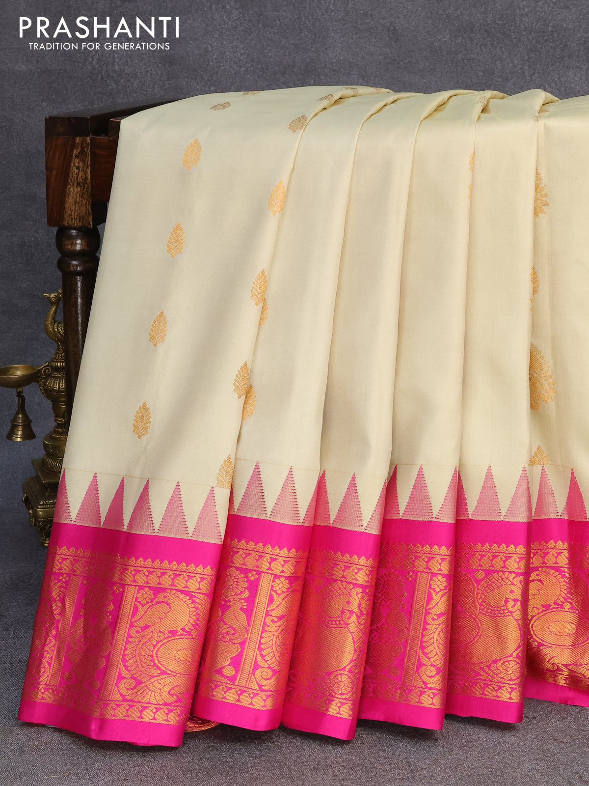 Banarasi Silk Half fine Zari Gold Azara Lifestyle Exclusive White Silk  Sarees at Rs 1500 in Surat