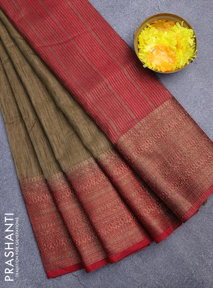 Banarasi semi matka saree chikku shade and red with plain body and long antique zari border