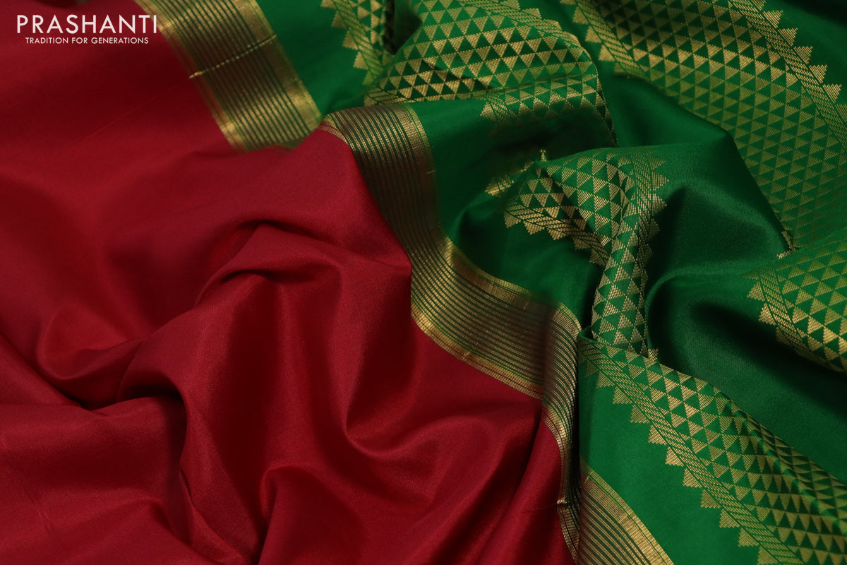 10 Yards silk saree maroon and green with plain body and zari woven korvai border