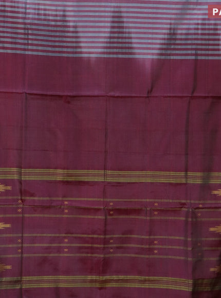 Banana pith saree grey and dark magenta pink with thread woven buttas in borderless style