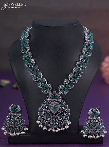 Oxidised necklace with emerald stones and pearl hangings