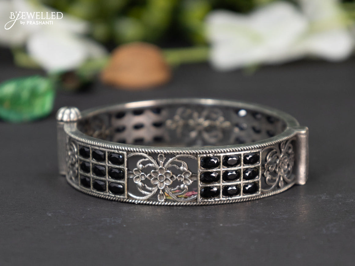 Oxidised screw type bangle with black stones