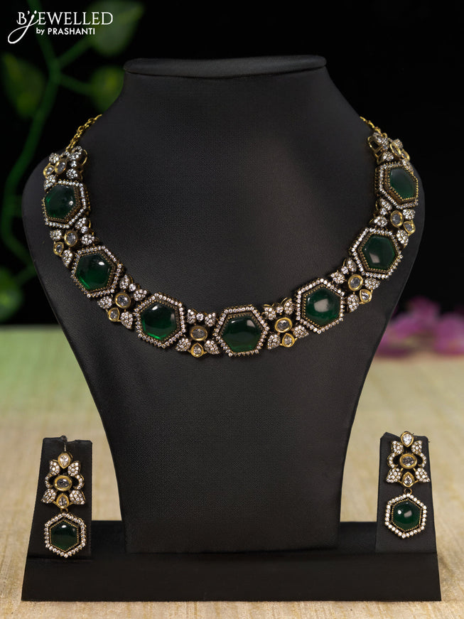 Necklace with emerald and cz stones in victorian finish