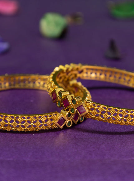 Antique bangle with kemp stones