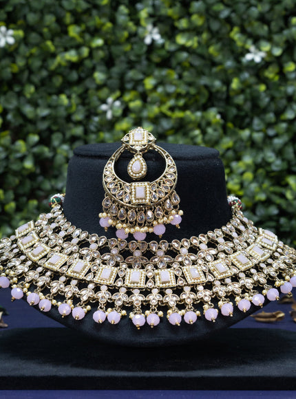 Kundan necklace with baby pink beads hanging and maang tikka