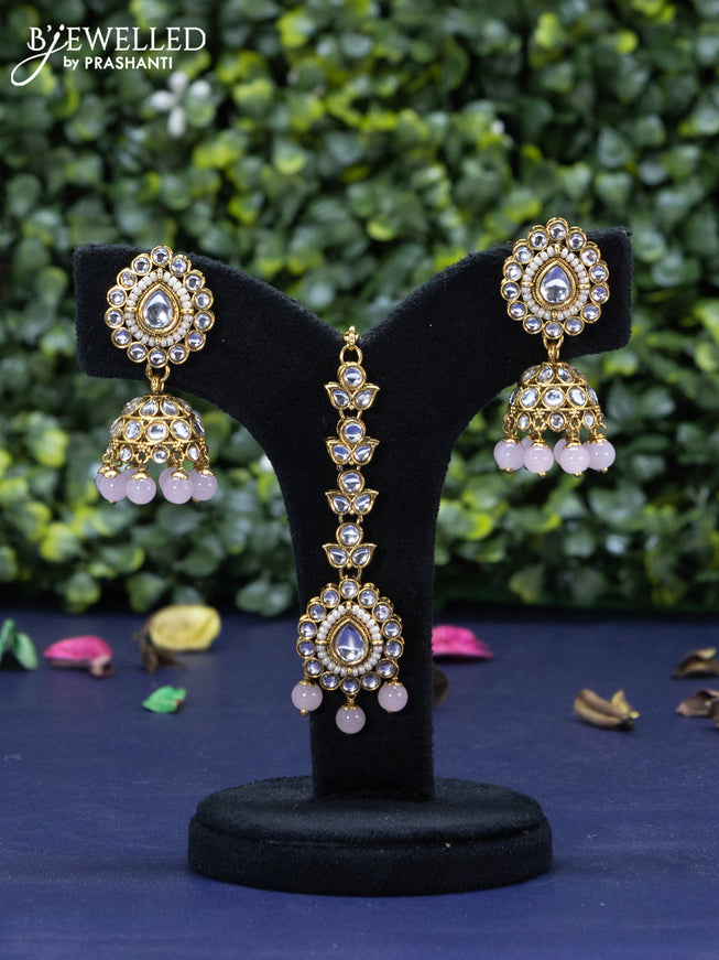 Kundan necklace with baby pink beads hanging and maang tikka