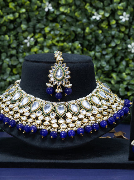 Kundan necklace with blue beads hanging and maang tikka