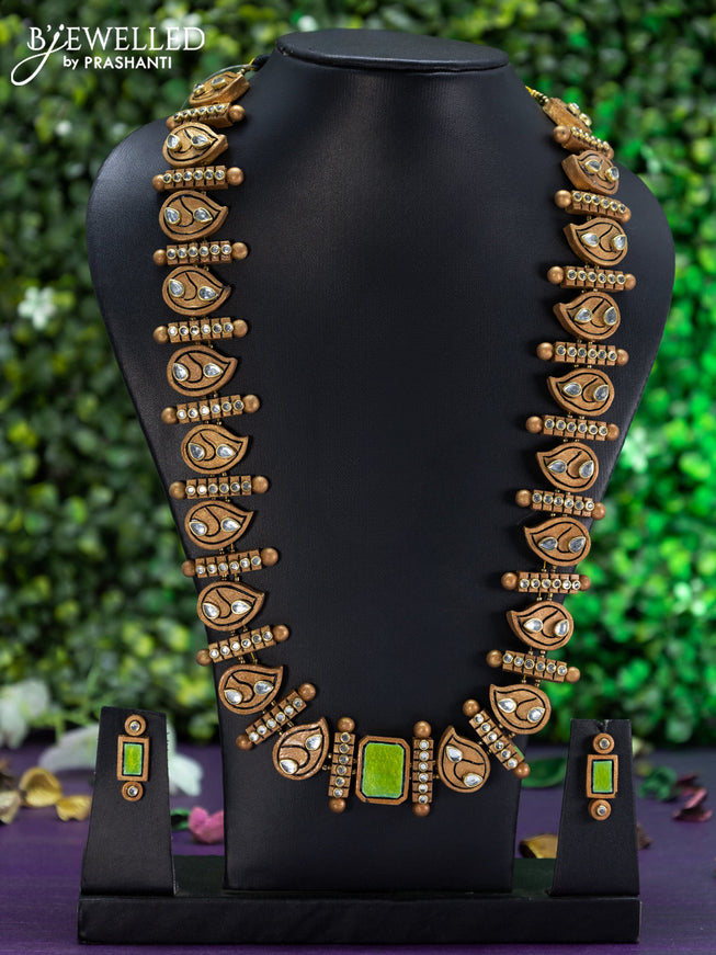 Teracotta necklace manga pattern with kundan stones