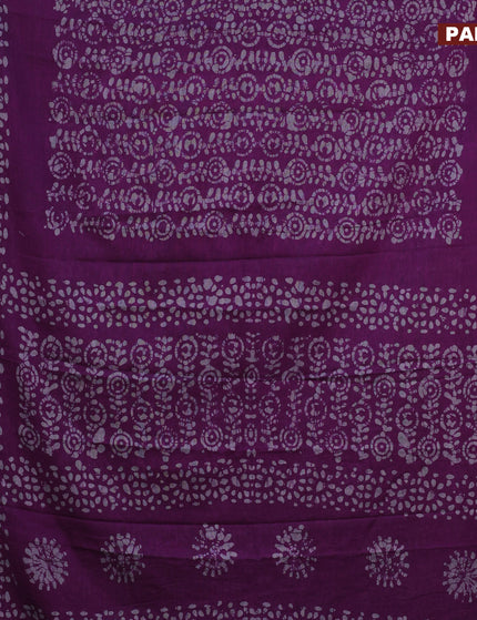 Muslin cotton saree purple and grey with allover batik prints and printed border