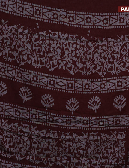 Muslin cotton saree dark maroon and grey with allover batik prints and printed border