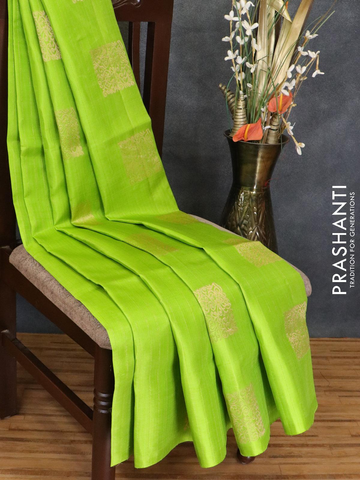 Women's Parrot Green Cotton Tangail Festive Saree - Angoshobha